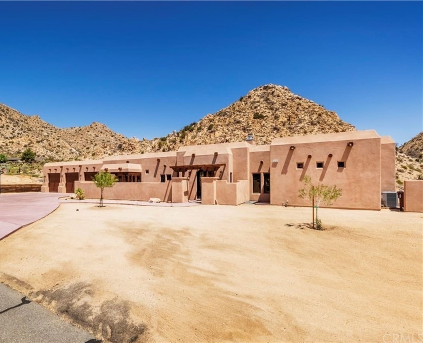 Exterior View of Amber Heard’s Former CA Home