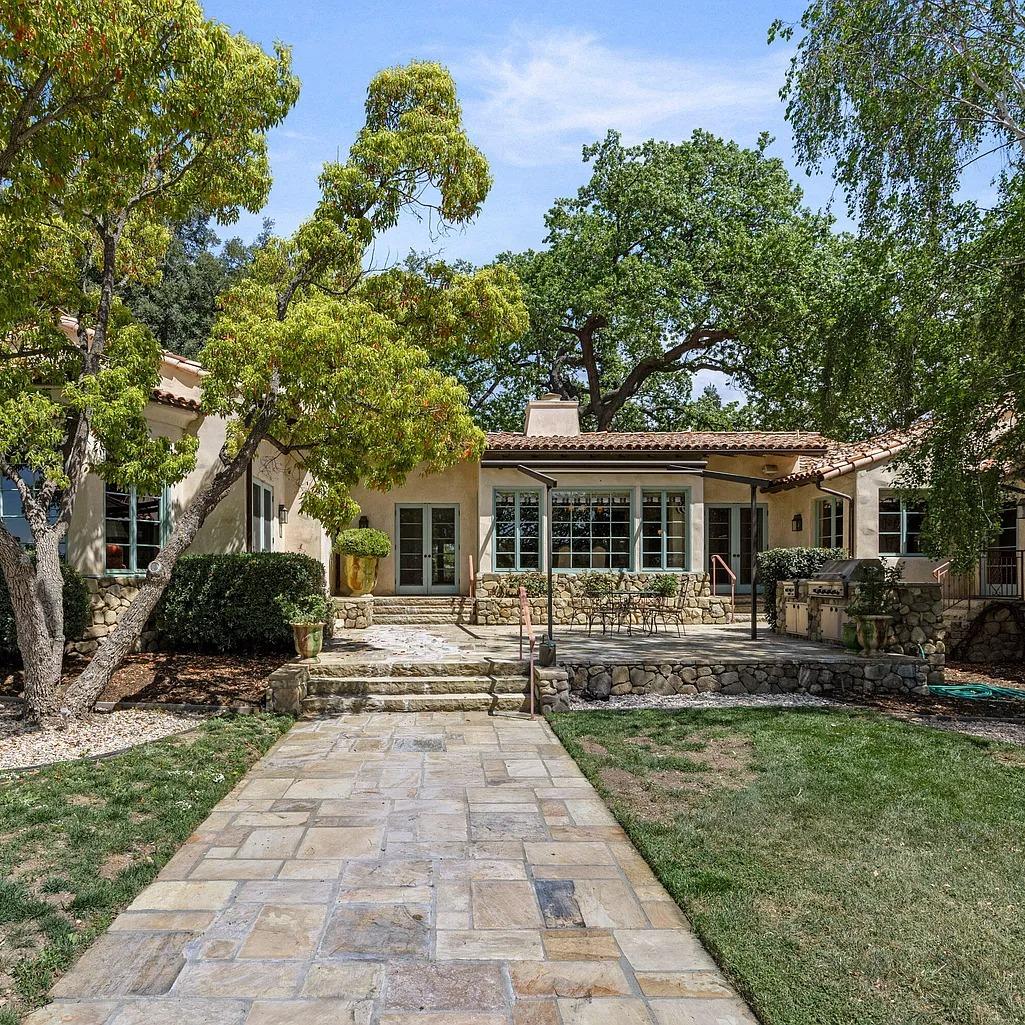 Courtyard of Steven Seagal and Kelly LeBrock’s Former CA Home