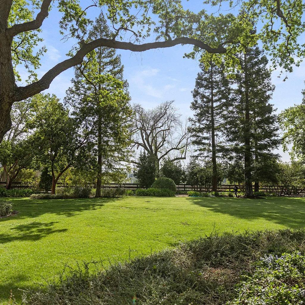 Lawn of Steven Seagal and Kelly LeBrock’s Former CA Home